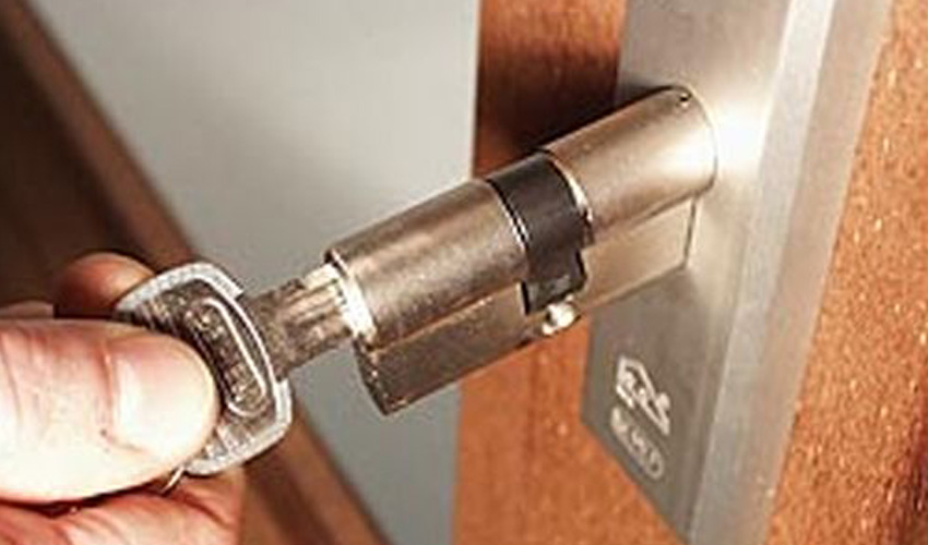 Slot vervangen Slotenmaker UDEN